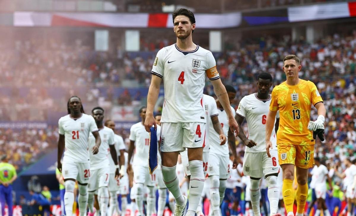 世界杯季军战踢出队史级耻辱比分！半场4-0！英格兰踢疯了吊打法国，萨卡双响+赖斯