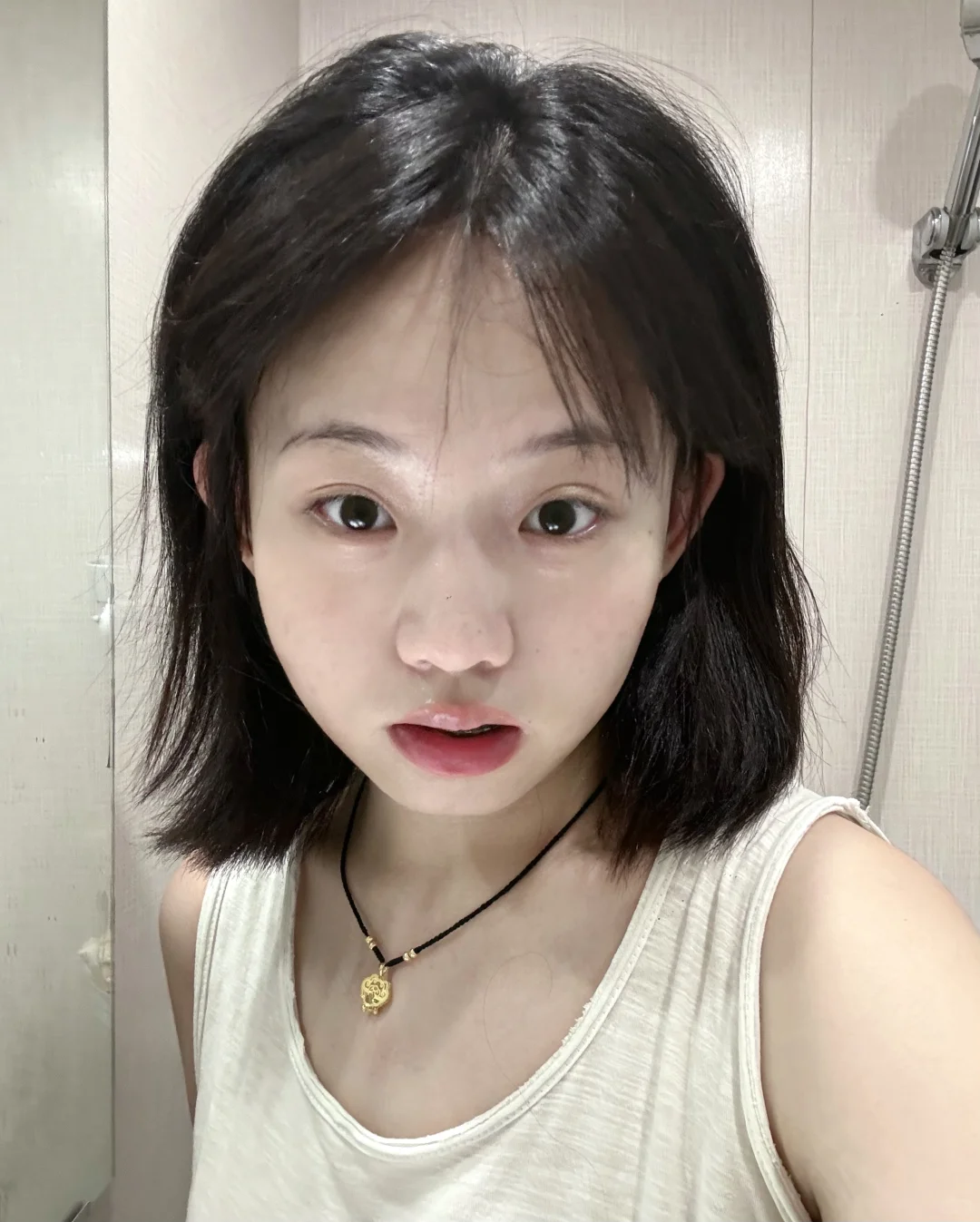 拜托 真的很白ei！！