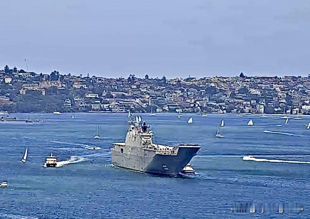 🇦🇺2025年11月29日至30日，澳大利亚国防军司令部在悉尼港的“堪培拉”