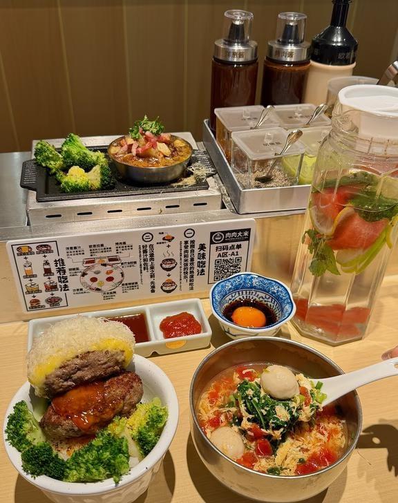 花都首店｜超适合一人食的料理店！
花都首店肉肉大米终于开啦✨
专属于单人干饭人的