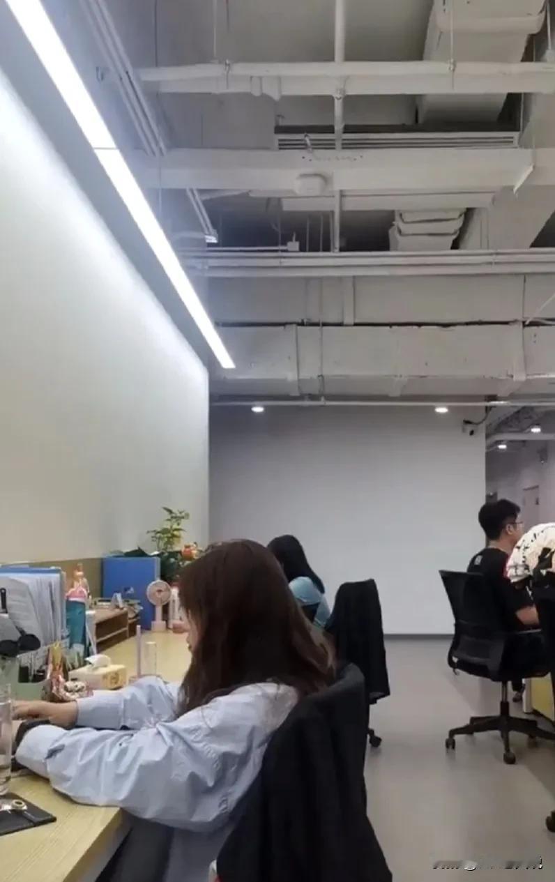面试官让做自我介绍，还傻傻的口述简历？活该面试官对你不感兴趣，如果你想从开场就领