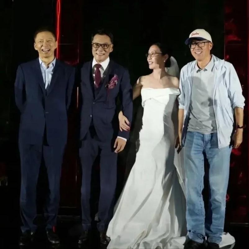 [太阳]“迟到了33年的北大情缘！”61岁李国庆和59岁张丹红高调再婚，一个是分