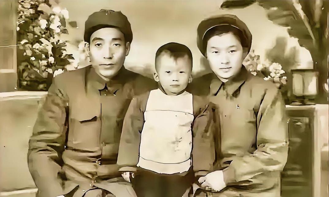 [微风]1952年，志愿军铁道兵三师师长黄振荣回国治病，给他看病的女军医周兰说，