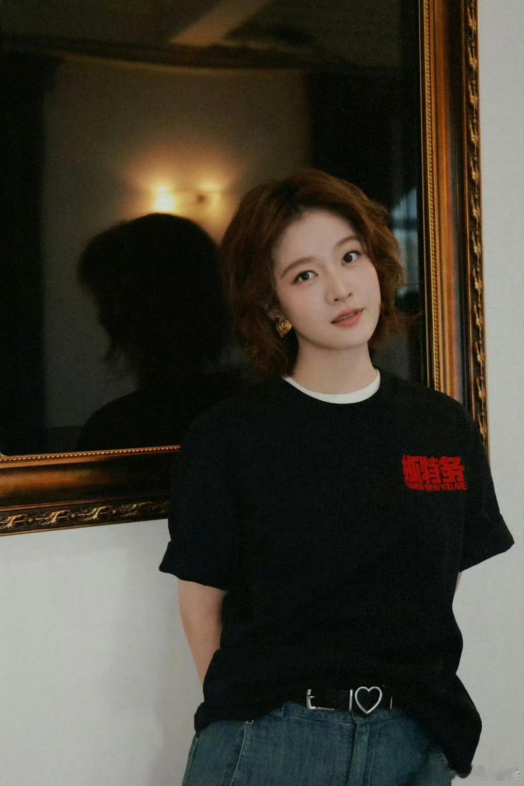 张雪迎演了冯小刚新电影片场复古写真尽显大小姐气韵，张雪迎扎实演技让人万分期待片中