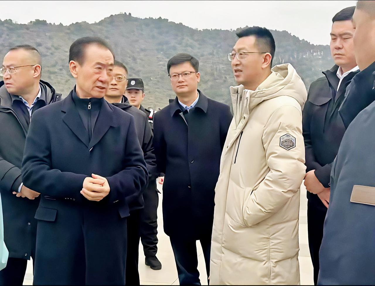 曾经的首富，雄姿英发，谈笑间，张口就是一个小目标；如今势微，多忧虑，瘦脱了相好在