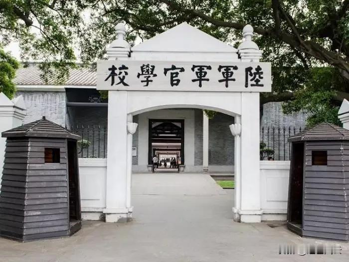 宋希濂和陈赓相交多年，被特赦后，在美国机场给陈赓的夫人塞钱
“1985年9月的一
