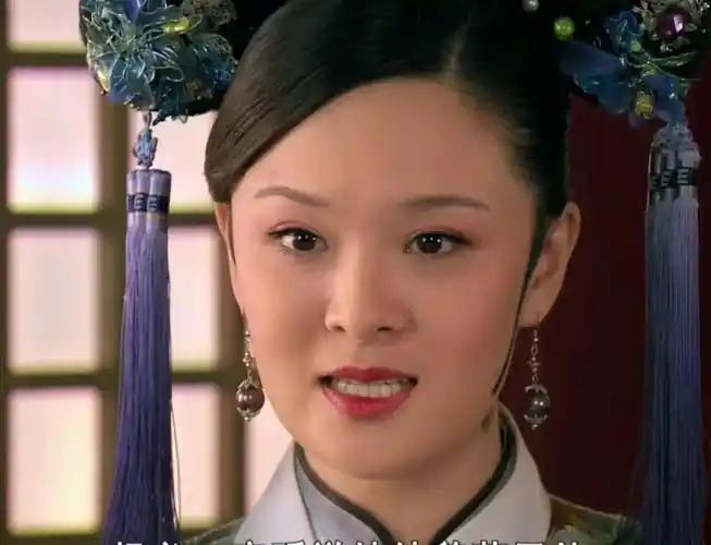 莲子，怜子，她倒是真的很聪明。

《甄嬛传》里，华妃怕曹贵人不尽心帮她出谋划策，