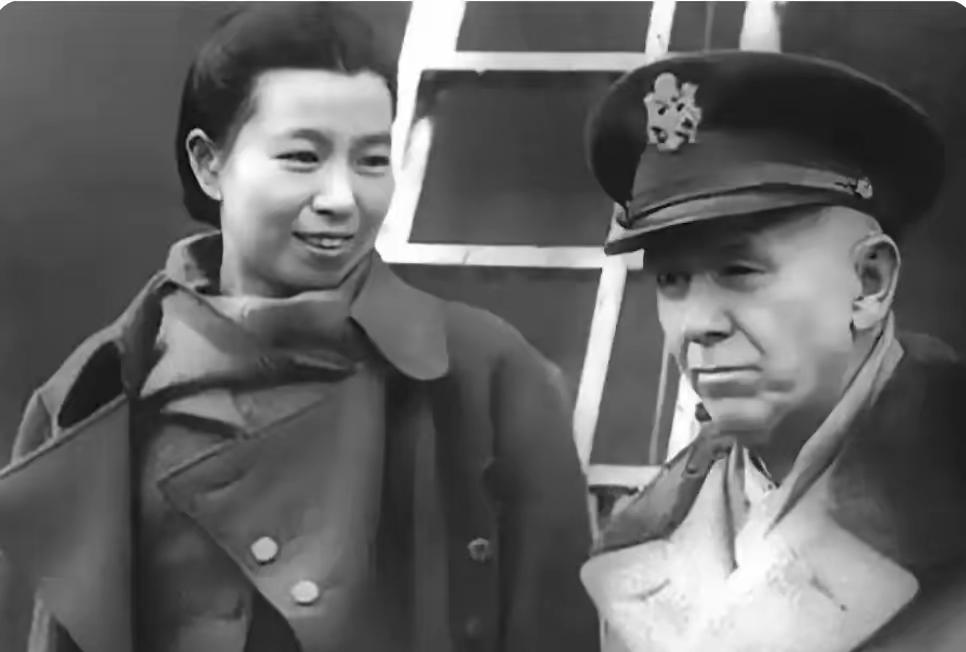 历史名场面！马歇尔抵华，第一夫人亲晤密谈引热议
 
重磅历史瞬间定格！马歇尔将军