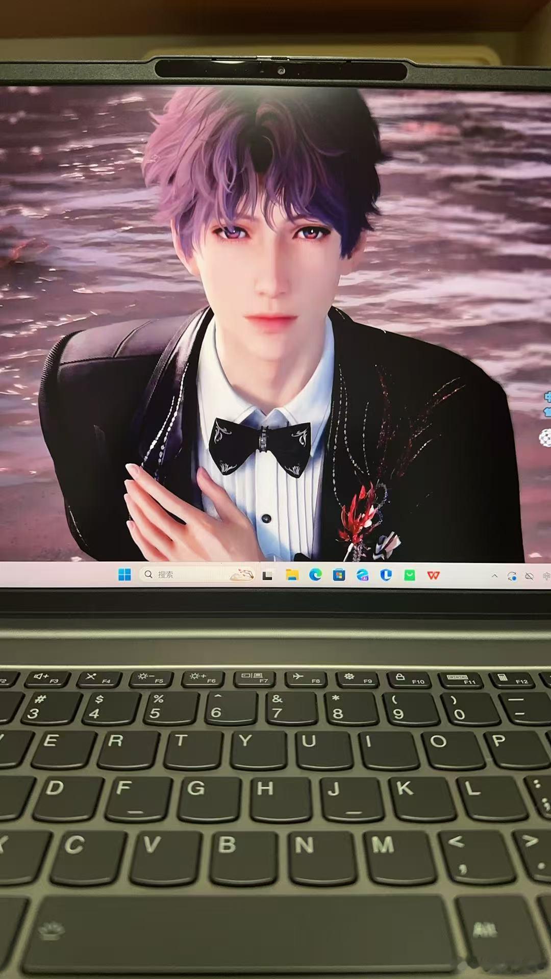 打开电脑就是这张帅脸写论文都有劲了 