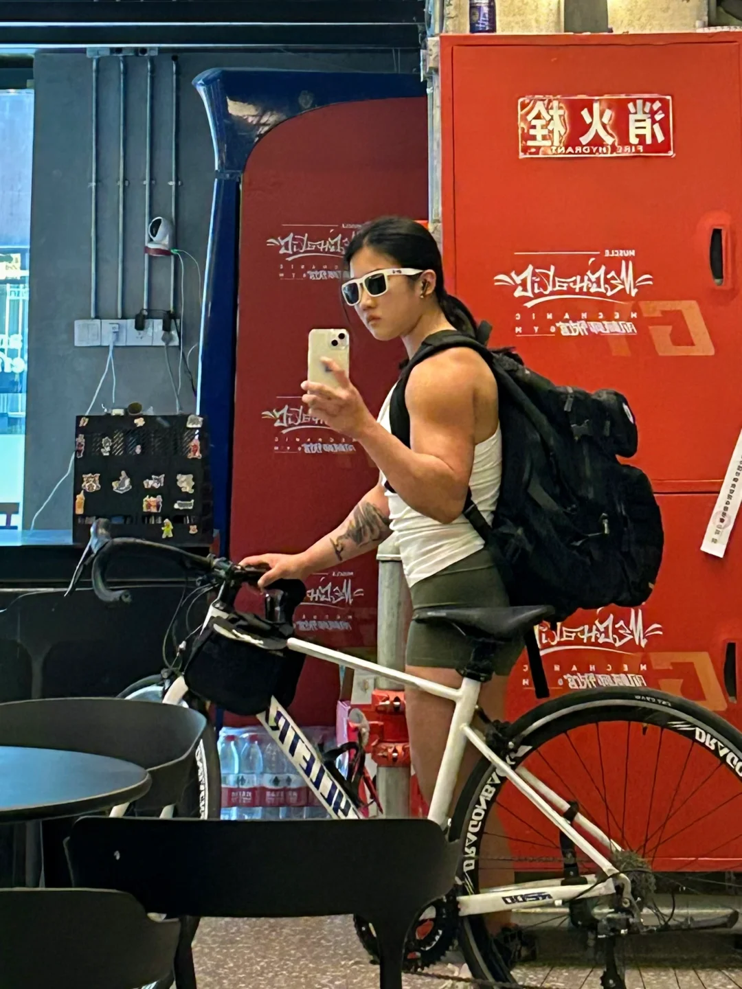 屁股帮我背包