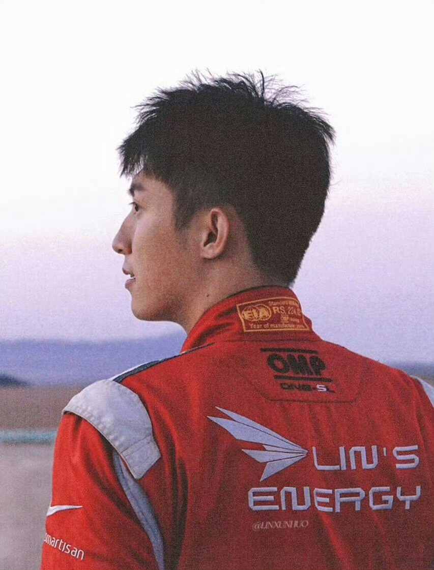 林臻东最后没油了是战术也是格局 耗尽最后一滴油，用尾流助推张驰冲线，牺牲自己成全