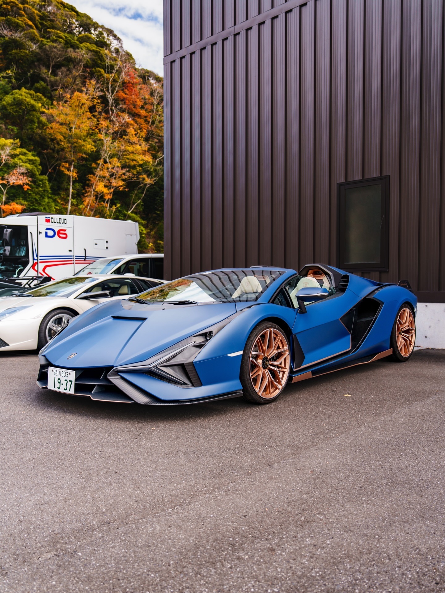 Car时尚  Lamborghini Sian Roadster 消光藍的車色搭