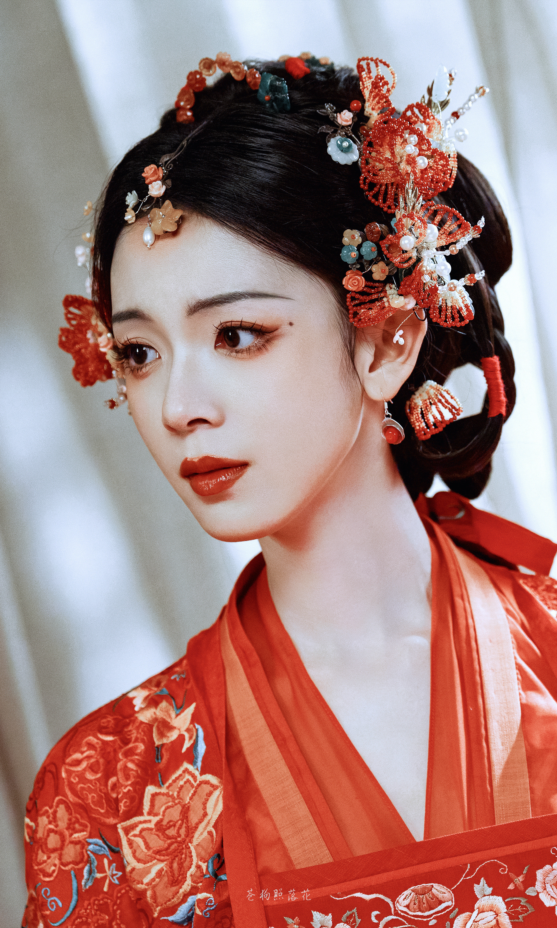 陈瑶 《狐妖小红娘·月红篇》律笺文☽ 壁纸-嫁衣[期待][期待][期待] ​​​