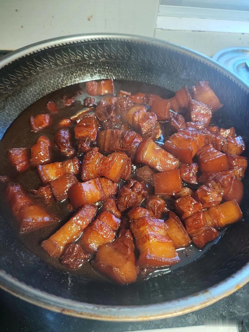 四大流派家常红烧肉：湖南、湖北、四川、江西做法，风味差别一目了然
 
  红烧肉
