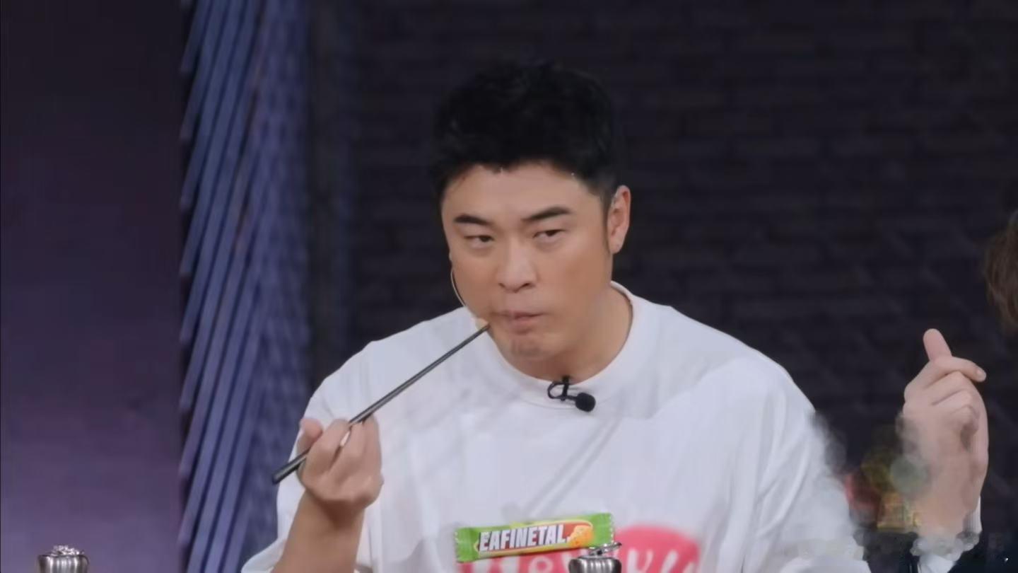 陈赫一个眼神马頔就知道要说什么陈赫马頔默契天才厨人 这种眼神交流的默契很珍贵，不