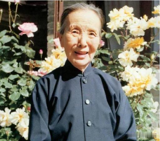 1997年，冰心长子背着老婆，带了个小40岁的年轻女人回家过夜，也不知道咋想的，