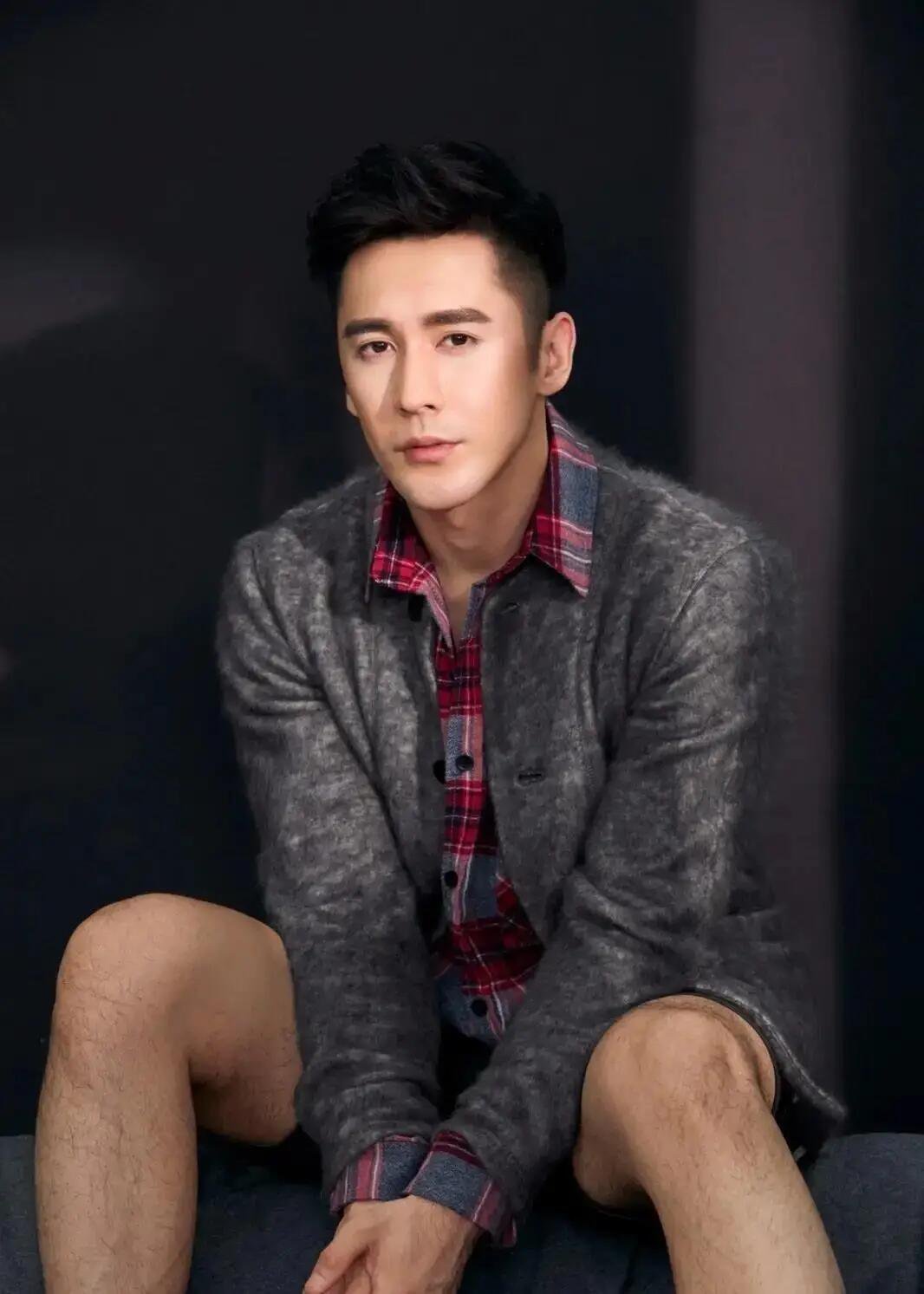 张伦硕 请别叫我中老年人网友评论张伦硕为什么中老年人都爱戴耳机，张伦硕回复别这样