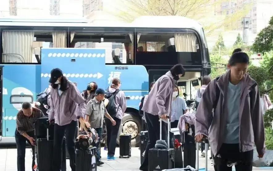 不得不说成绩和品牌代言挂钩的。
最近中国女排招商，品牌赞助寥寥无几，在奥资赛无缘