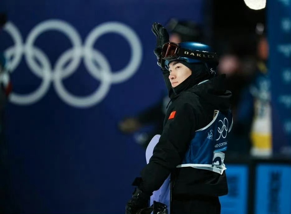 苏翊鸣今日再登场 因天气原因，米兰冬奥会为了保证运动员安全和比赛公平，将单板滑雪
