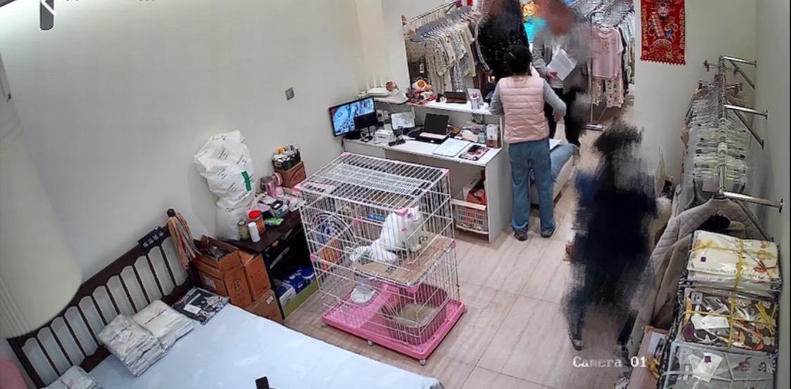 前男友在外面四处借钱不还 别人都要到我这来了，说这个店是你家出钱给我开的？要不要