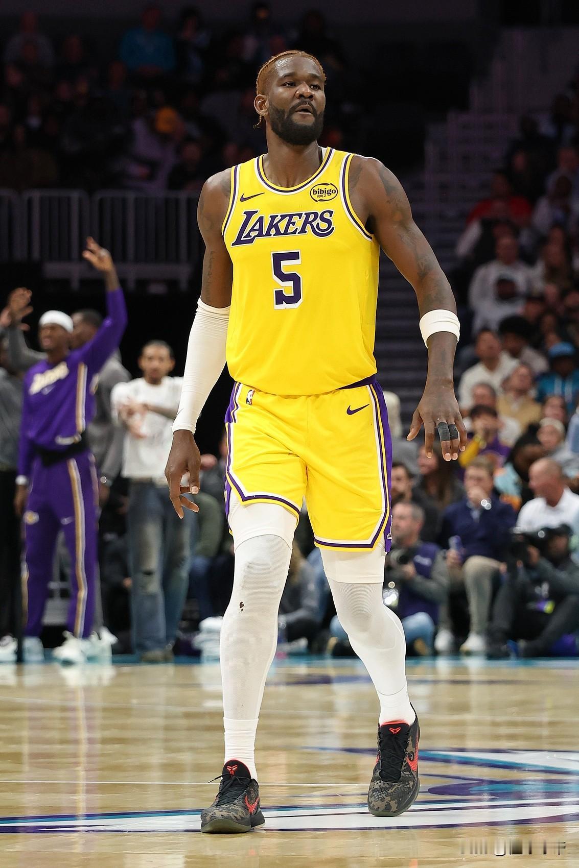 还不如杨瀚森了，艾顿出场25分钟只拿到4分6篮板!

在今天湖人战胜灰熊的比赛中