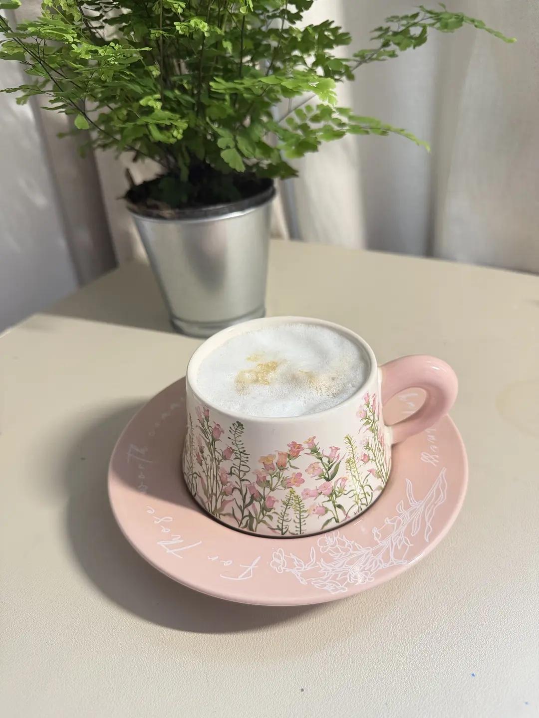 人间清醒的一段话：

克制可以减少80%的后悔，
装傻可以绕开70%的纷争，
规