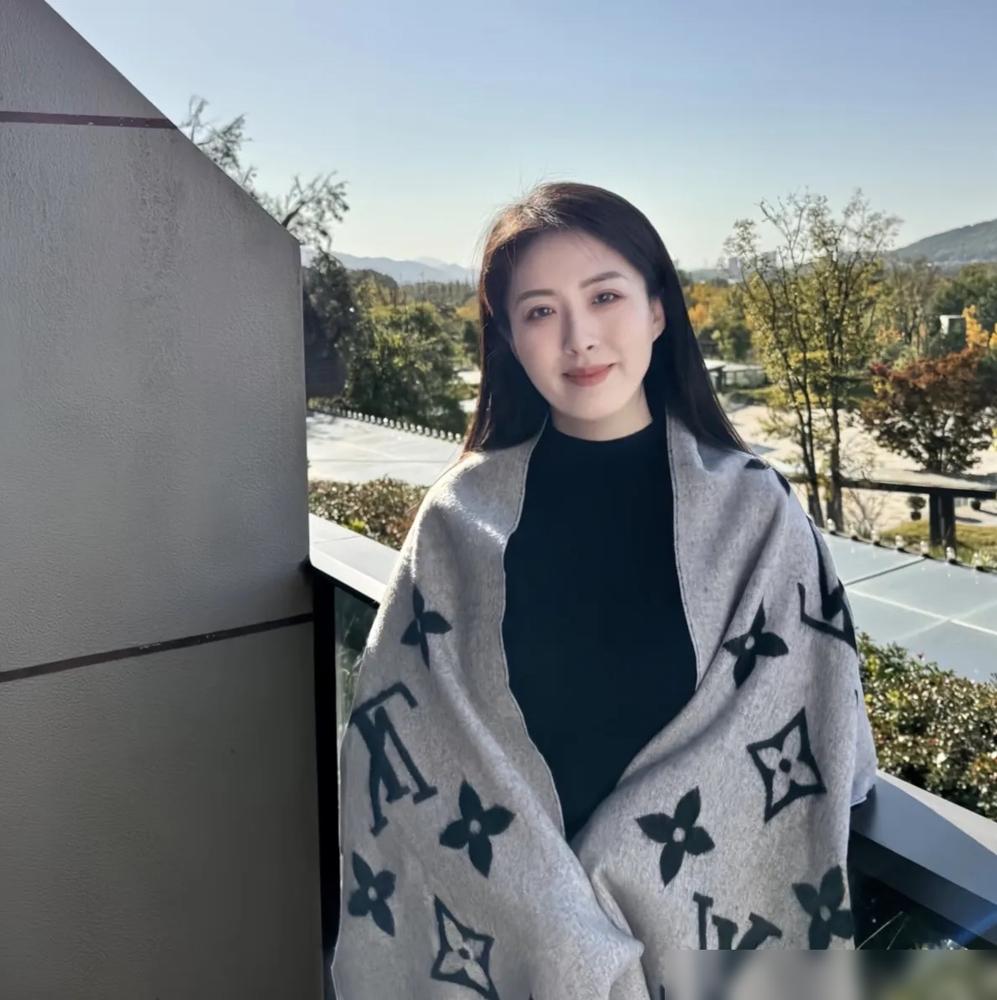 人这辈子就赢两样东西。
​
1. 真心
​
你总把好都给错的人。
​
别人给三分