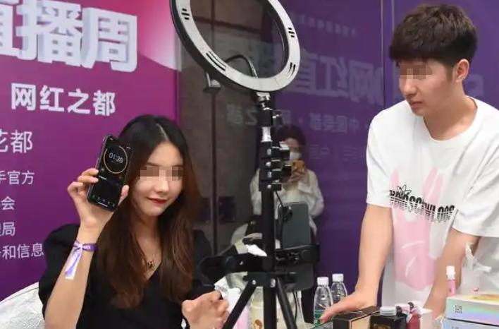 说句实话，现在开网店比开实体店还惨！一家月流水百万的店铺，扣除直通车、全站推广和