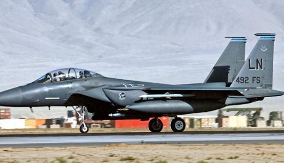 美国这出惊天骗局，把所有人都骗了！美军声东击西，伊朗曝出内幕

一架F-15E战