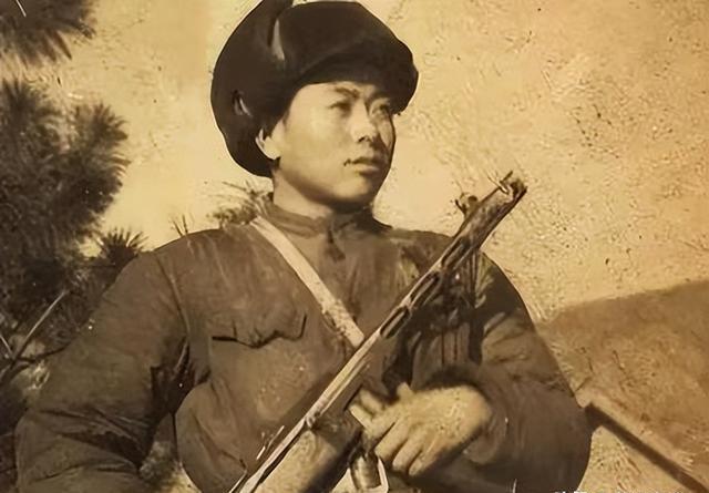 1953年10月，渤海湾，志愿军副师长高斌坐船去文登上任，结果在龙口外海被逼停—