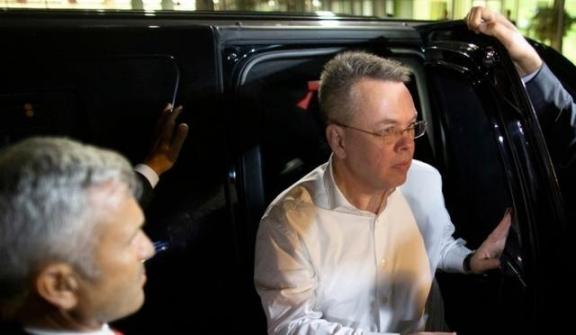 一位美籍华人终于说了实话，他表示“之所以很多小国，宁愿得罪中国，也不愿意得罪美国