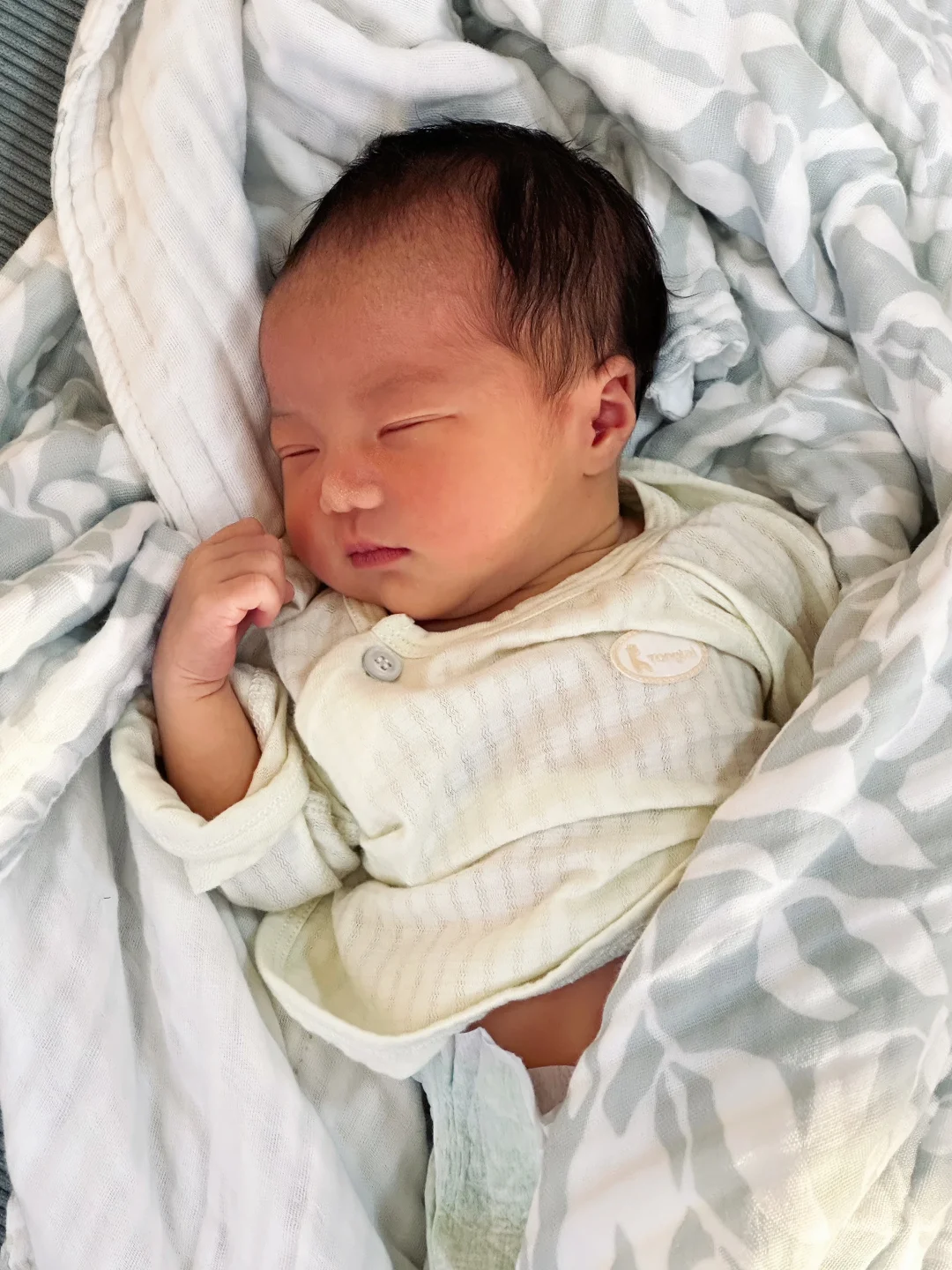 月子第六天，宝宝黄疸飙升到22☹️
