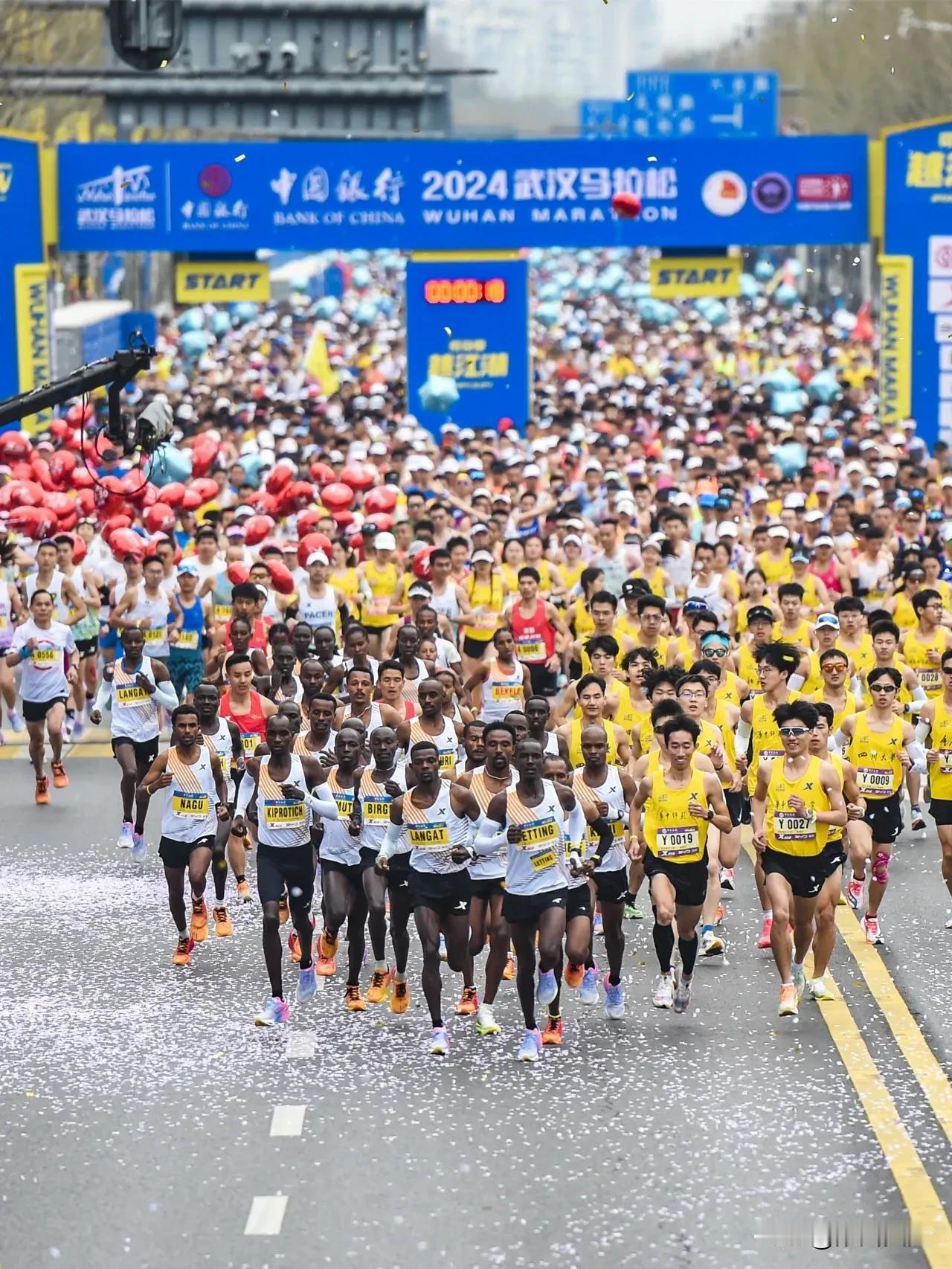 武汉“汉马”冠军诞生，两个黑人全马夺冠

今天（3月24日）7时30分，2024