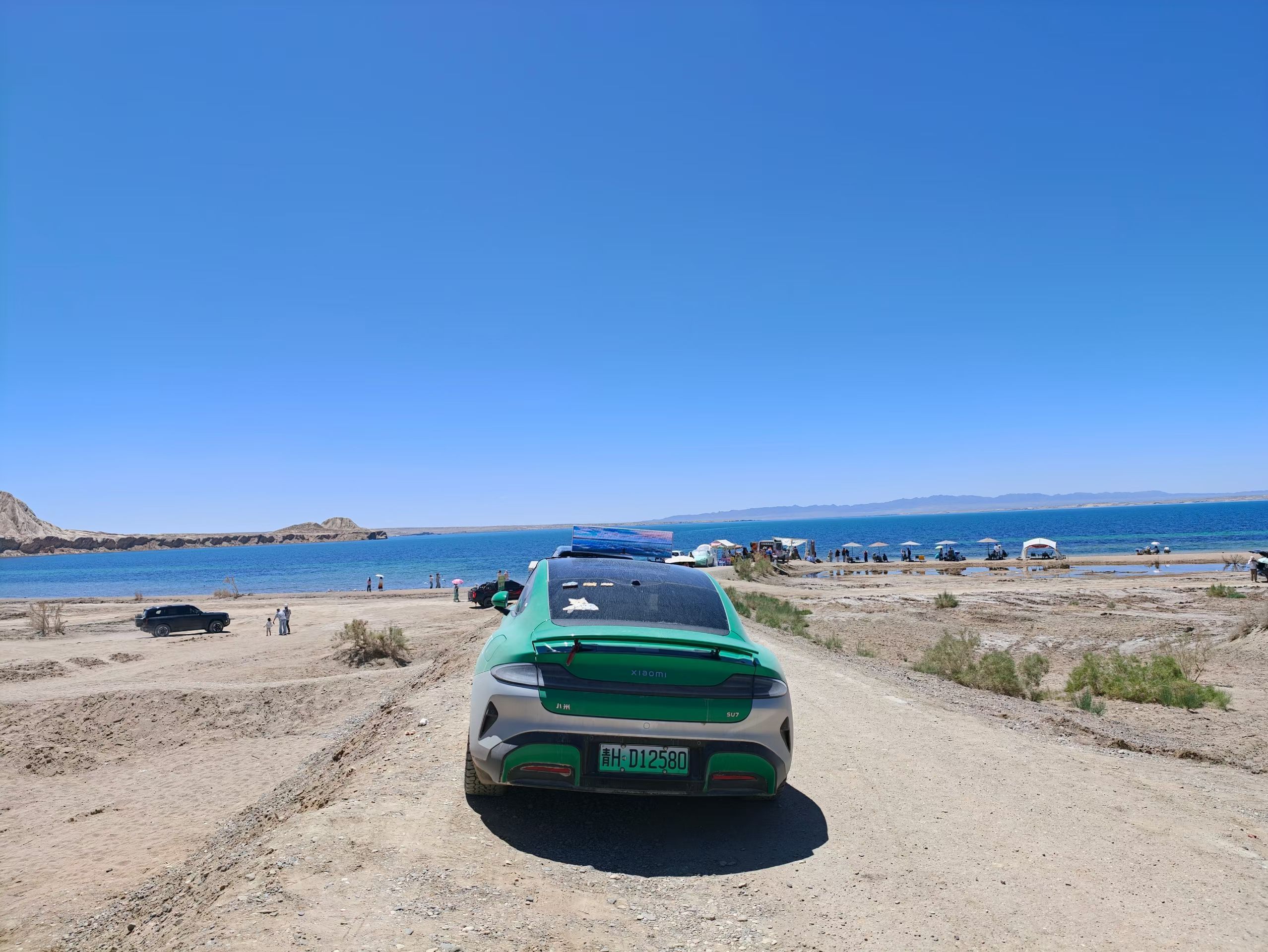 托素湖偶遇之前刷到过的小米 SU7 出租车 德令哈·托素湖