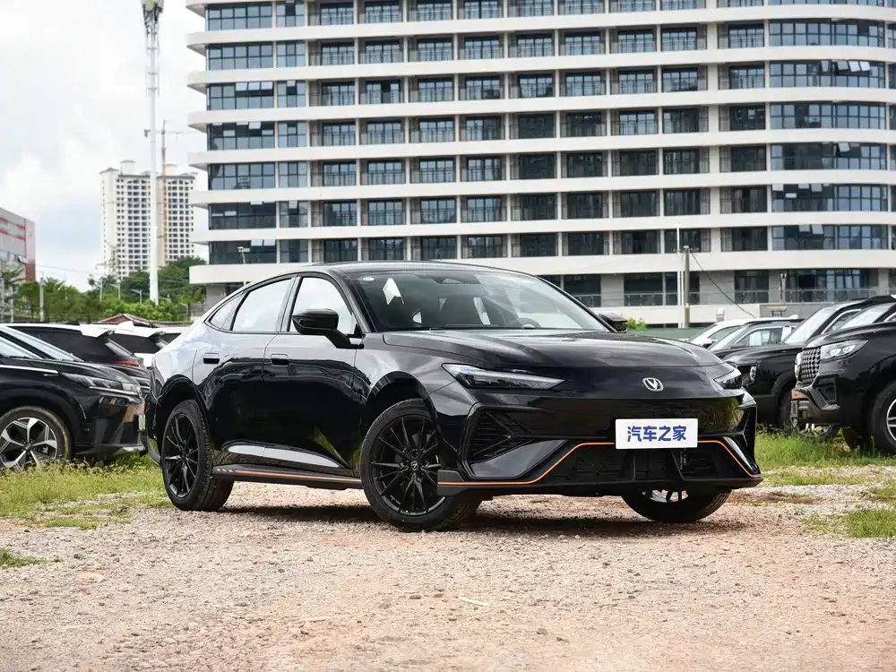 2026款长安UNI‑Z，紧凑型插电混动SUV。车身4730mm×1890mm×