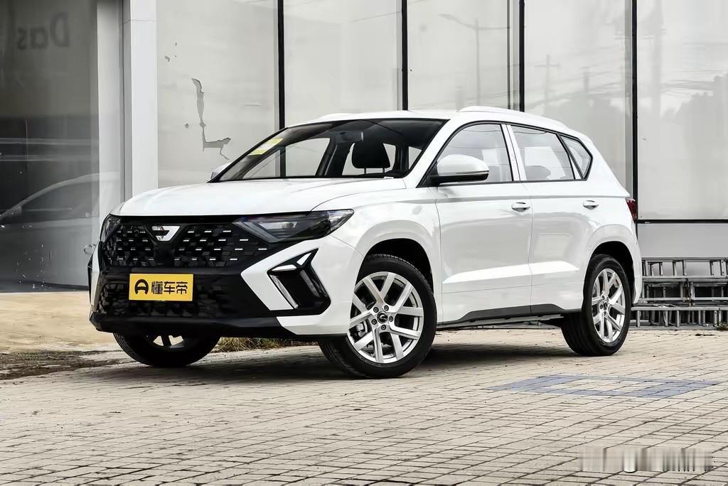 捷达vs5的车身尺寸才是黄金尺寸，车身长度4418毫米。介于紧凑级suv和小型s