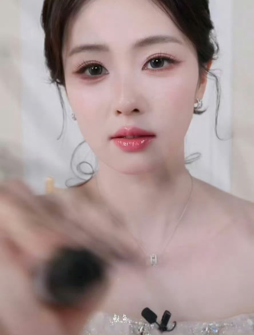 你们懂那种，看上去妆化得很精致但人却没有很漂亮的感觉吗？ 