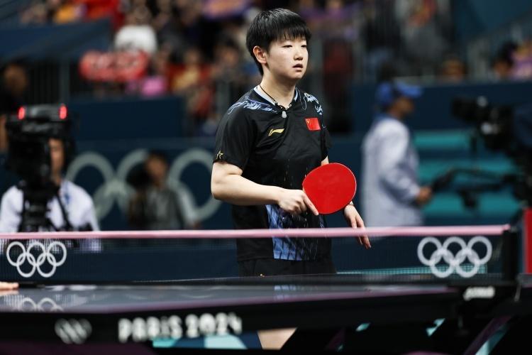 #孙颖莎vs陈梦#内部对决！孙颖莎、陈梦教练均在看台，暂停时两人自行调整乒乓球女