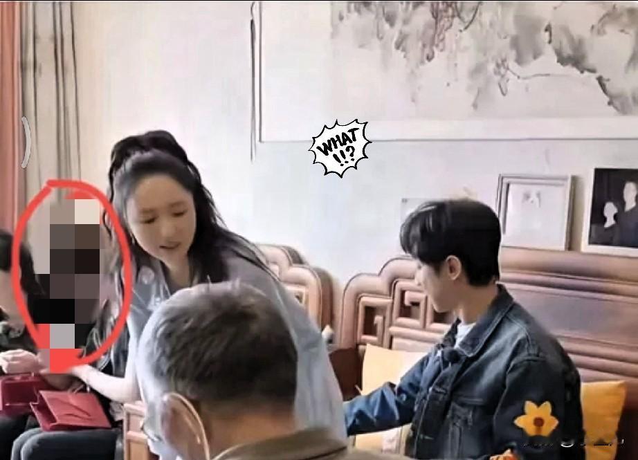 董璇为了张维伊买了金首饰给他所有的亲戚，网友看到后纷纷表示不一样的情侣，不一样的