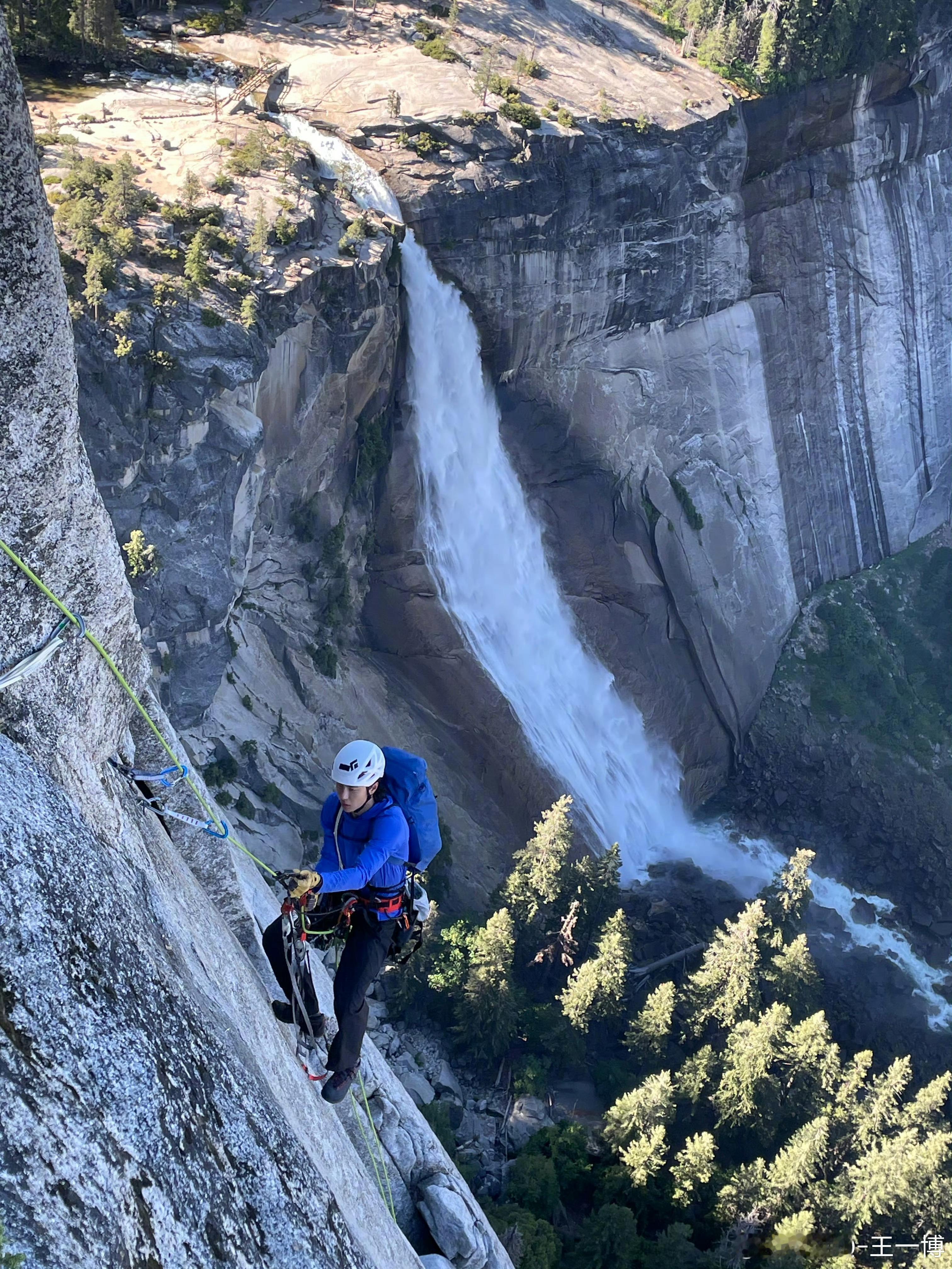 刚刚忙完才看完最新的一集  《我在》出来的时候，鸡皮疙瘩和眼泪一起奔涌王一博探索