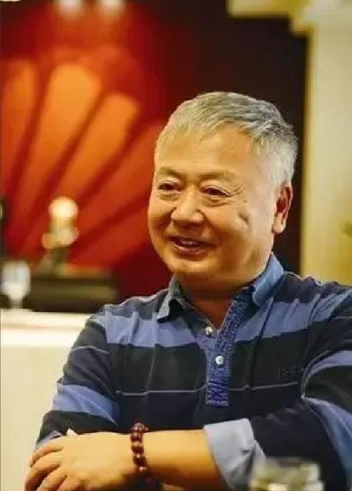 陈毅的儿子陈丹淮上初中时，老师拿着照片指着陈毅的照片问：这是你父亲吧？陈丹淮支支