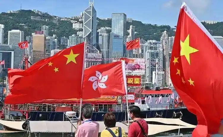 香港回归27年，GDP走势摆在这：1997年1773.53亿美元，人均2.73万