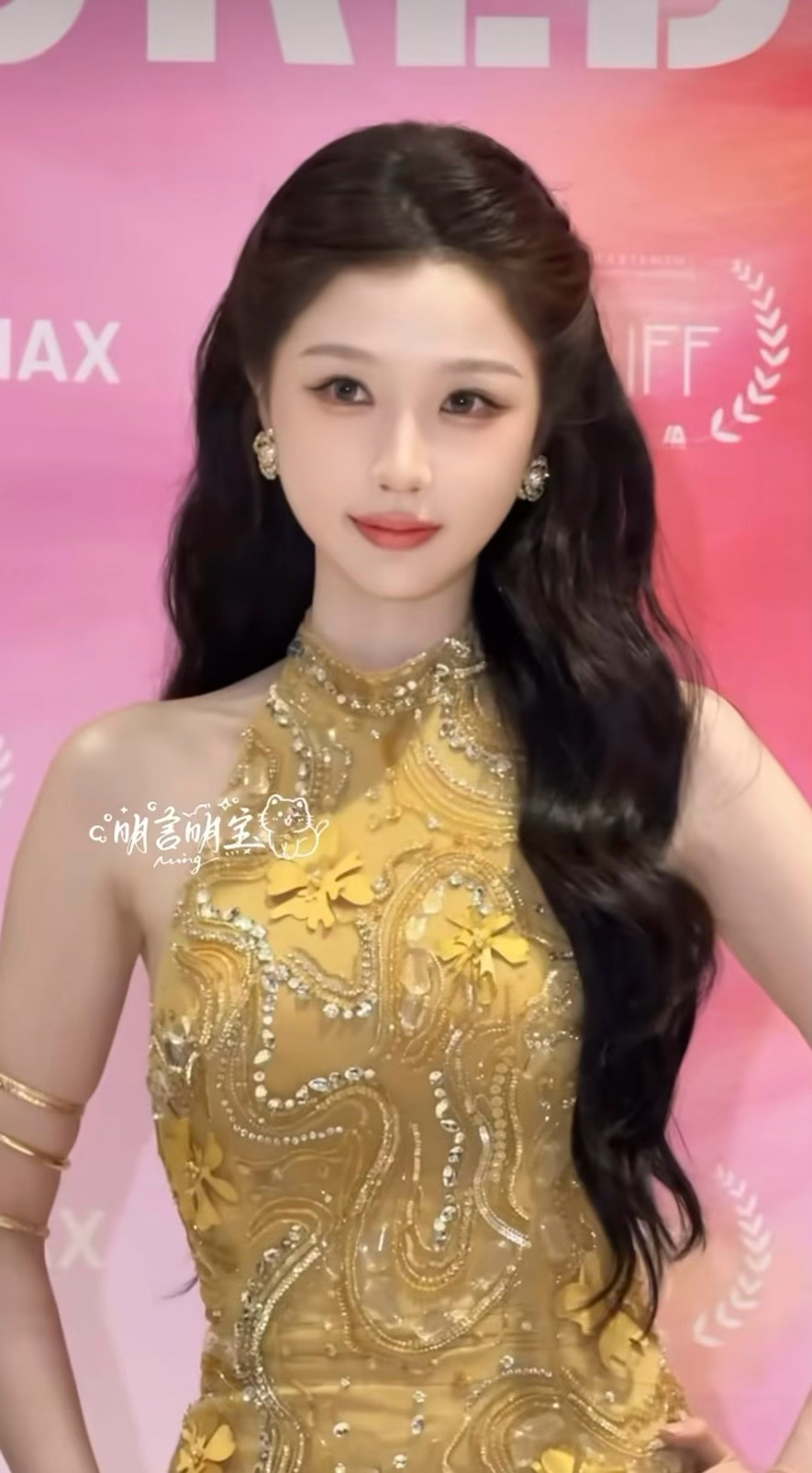 被这放大的美貌香晕了 