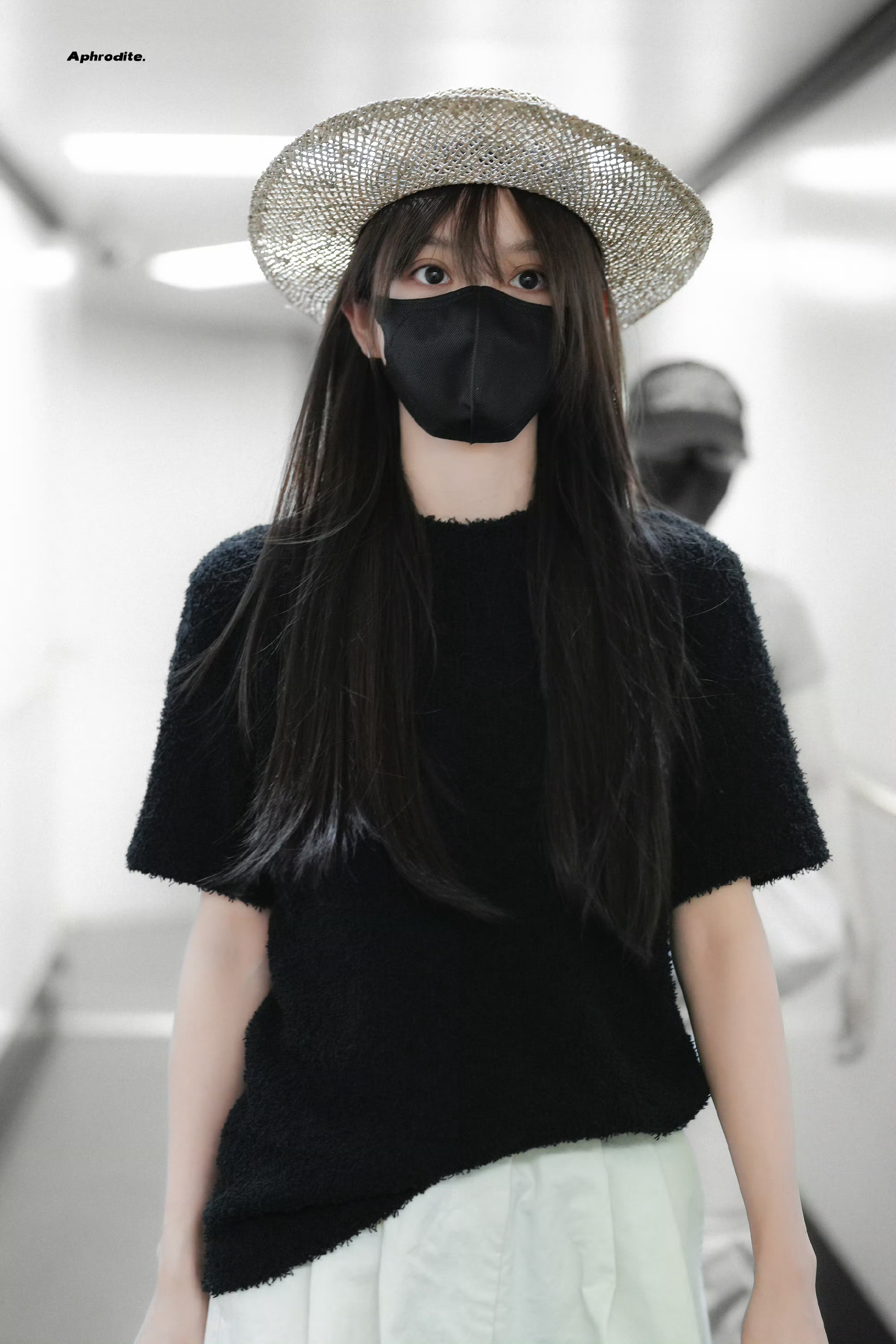 田曦薇素颜戴草帽可爱 