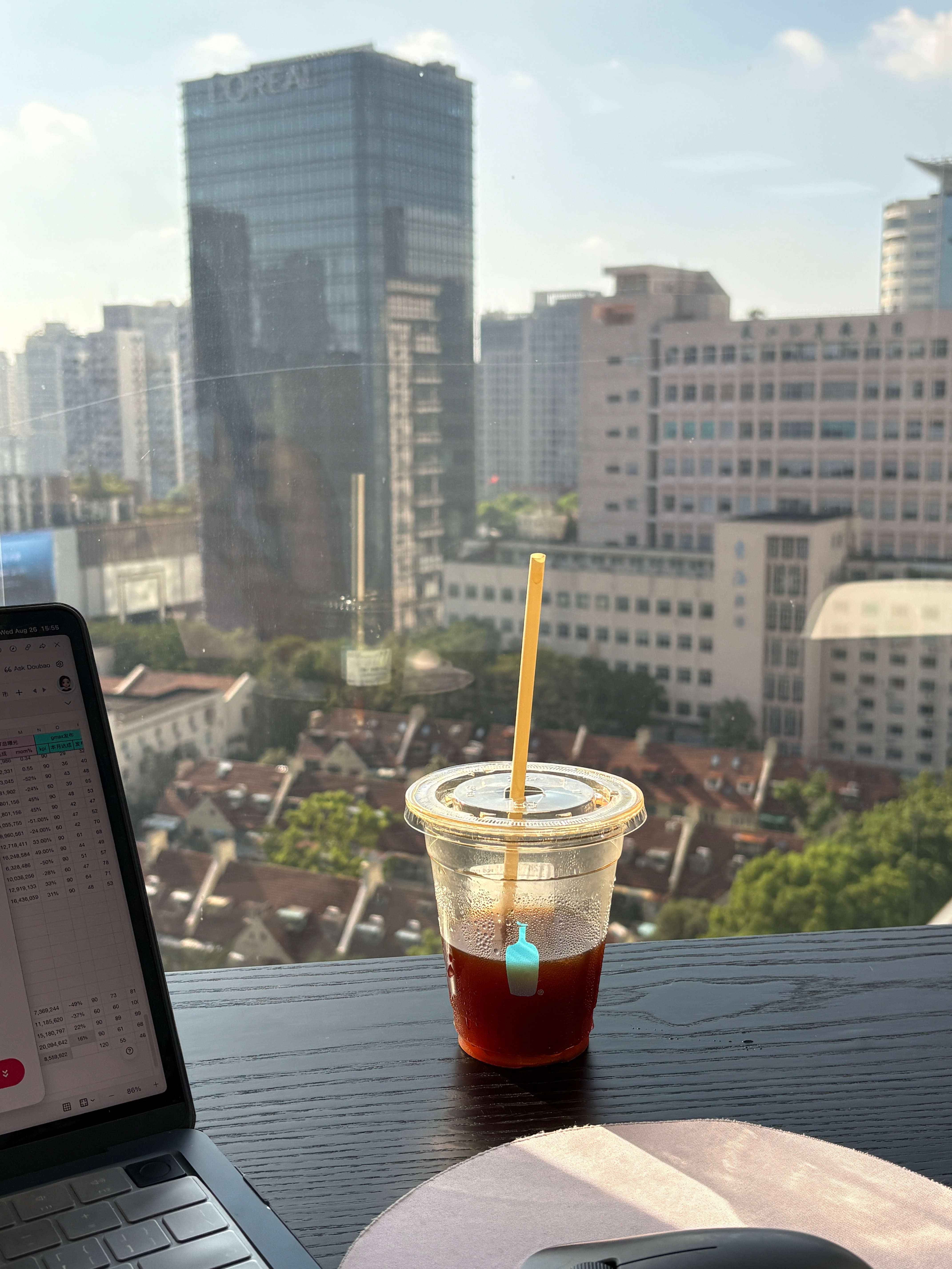 前天种的眼睫毛 今天就被我全拔光了被裁了就去菜市场找份杀鸡拔毛的工作 ​​​