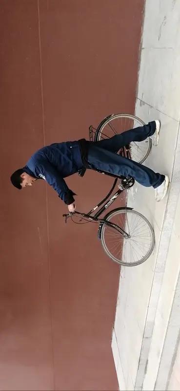 上海体育大学研三学生小李，靠教成人骑车 2 年赚 27 万，这创业故事太牛了！原