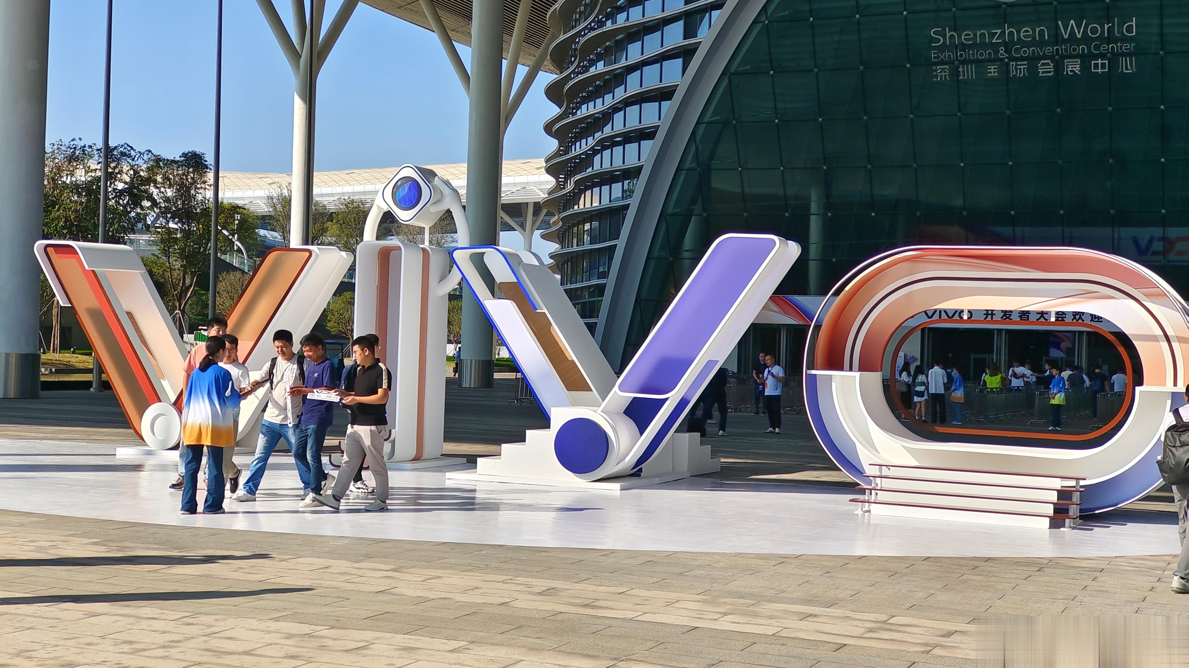 早上好，天刚亮我就来vivo开发者大会了[馋嘴]急急忙忙的喝了杯豆浆就来了，都吃