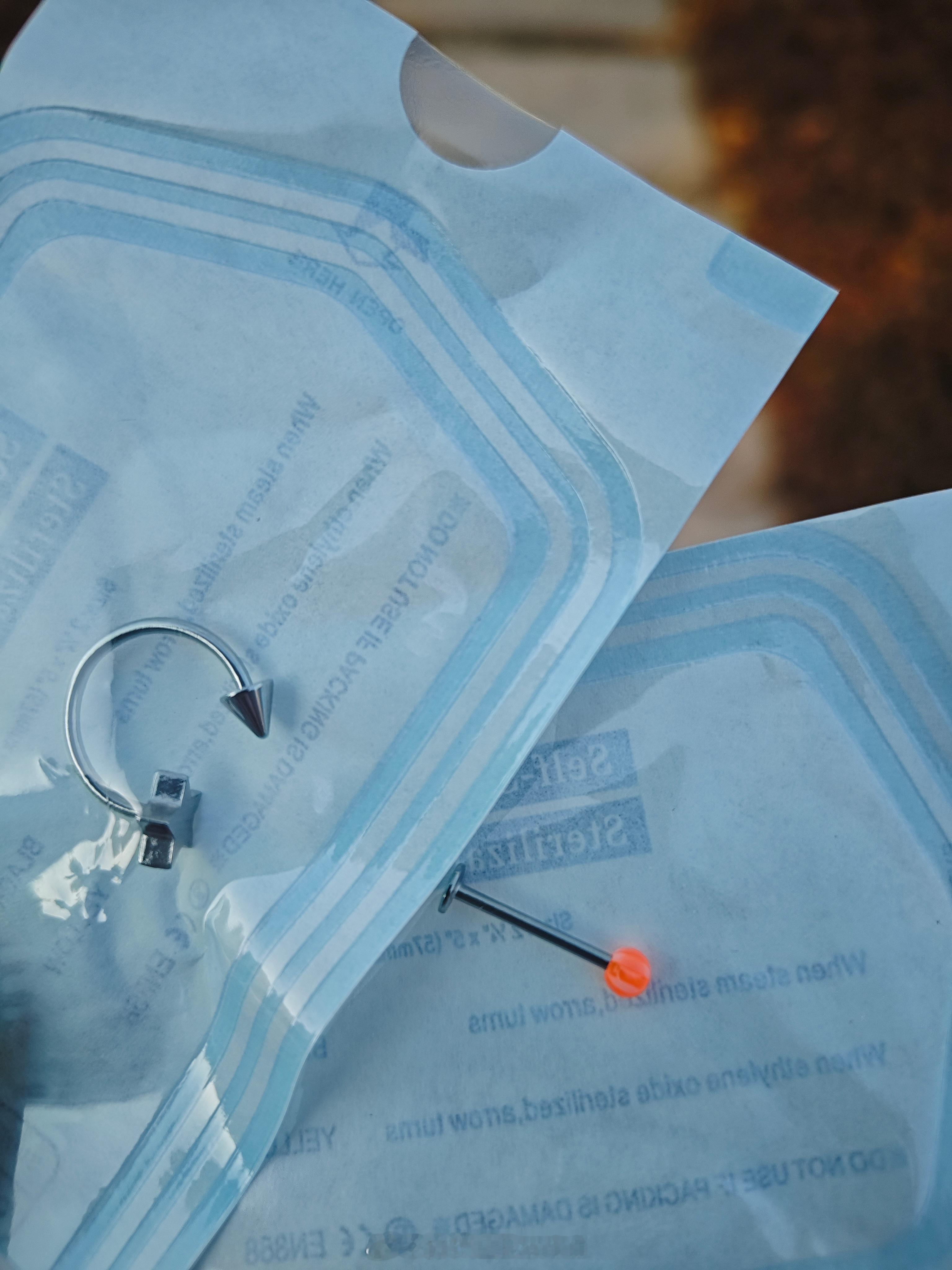 买唇环送的这个唇钉真丑 