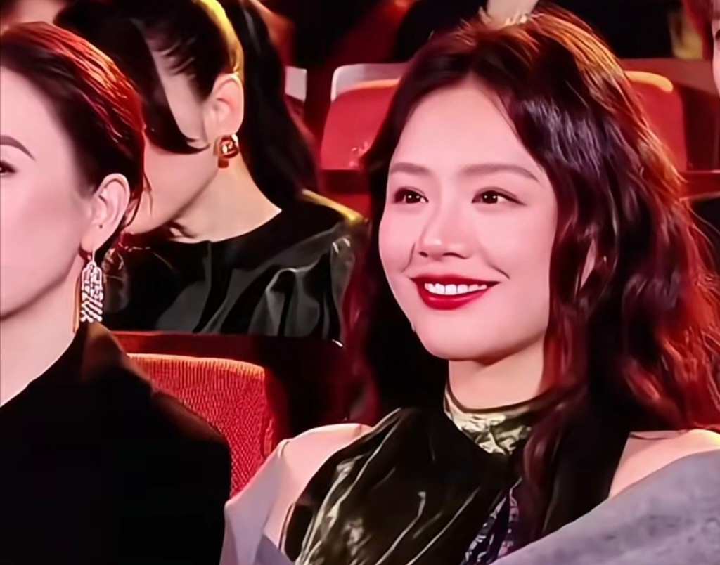 也许欧豪和马思纯俩人间并没有什么意难平吧，我希望你过得好，于是在人群里看了你一眼