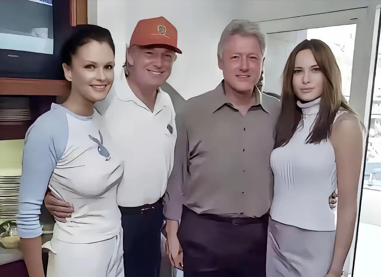 人以裙分，物以类聚。
这是一张很有意思的照片，2000年的克林顿与特朗普合照。